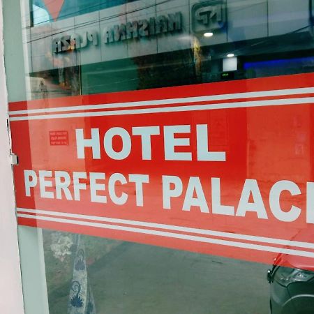 Perfect Palace Hotell New Delhi Exteriör bild