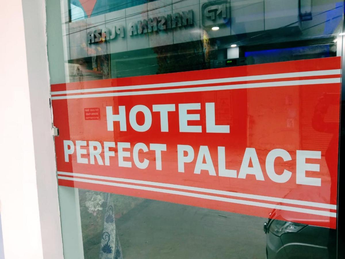 Perfect Palace Hotell New Delhi Exteriör bild